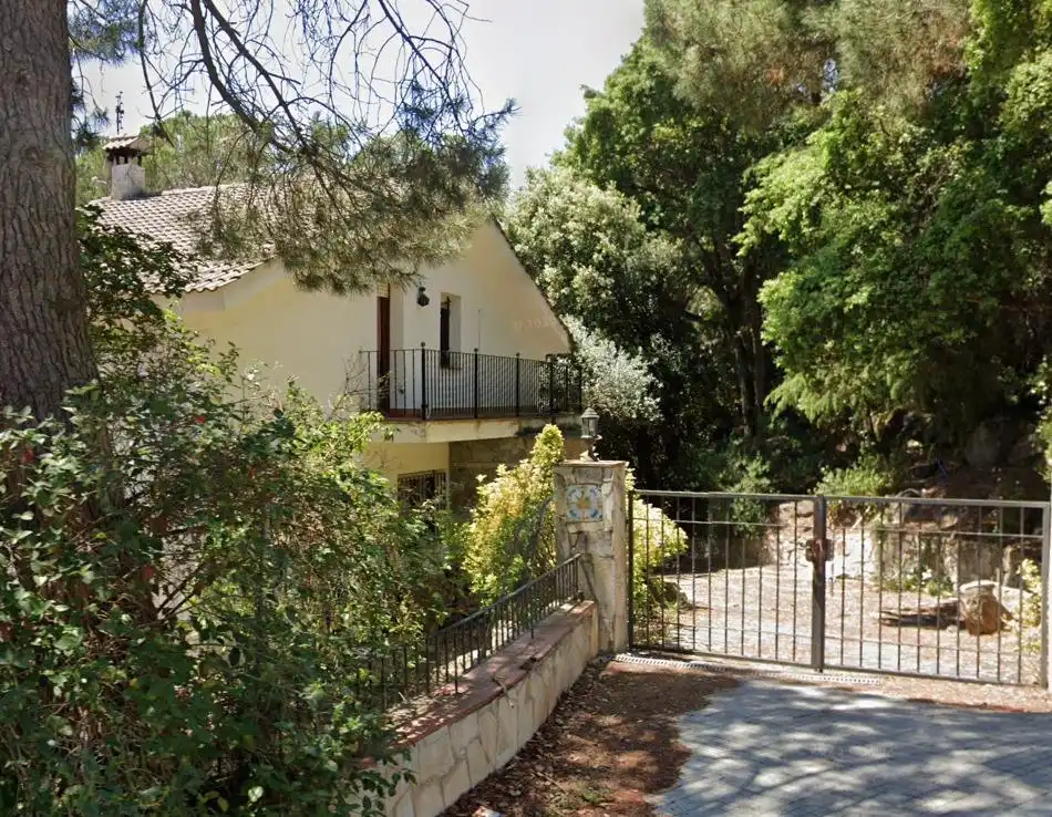 Xalet amb jardí en venda a CAN CANYAMARS 199