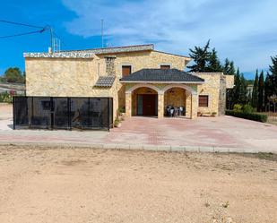 Vista exterior de Casa o xalet en venda en Siete Aguas amb Aire condicionat, Terrassa i Piscina