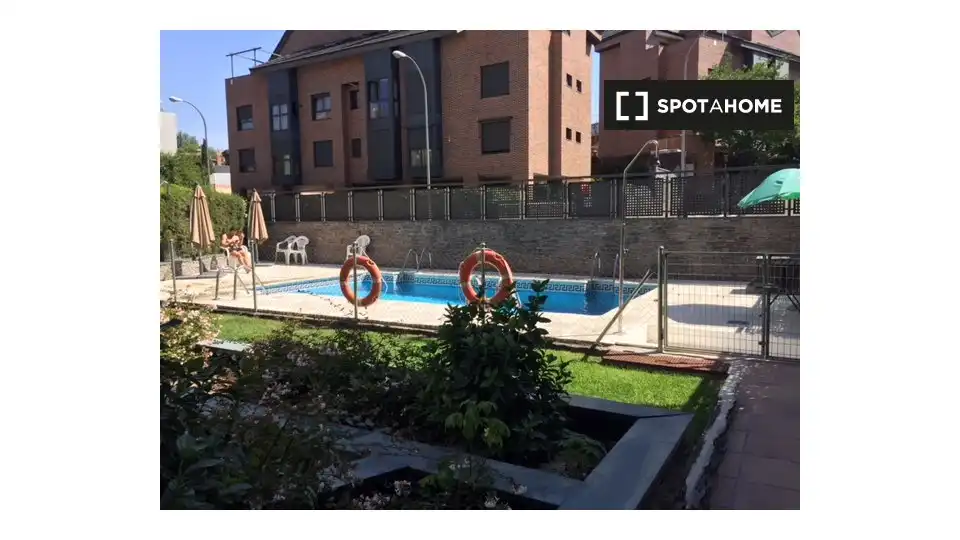 Piscina de Pis de lloguer en Ciudad Lineal