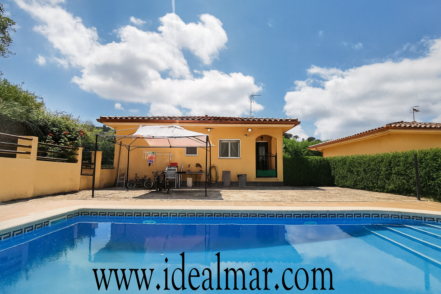 Vista exterior de Casa o xalet en venda en Lloret de Mar amb Calefacció, Jardí privat i Piscina