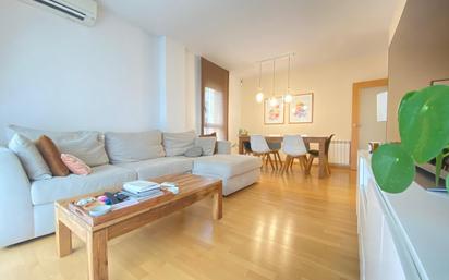 Living room of Flat for sale in Terrassa  with Air Conditioner and Balcony