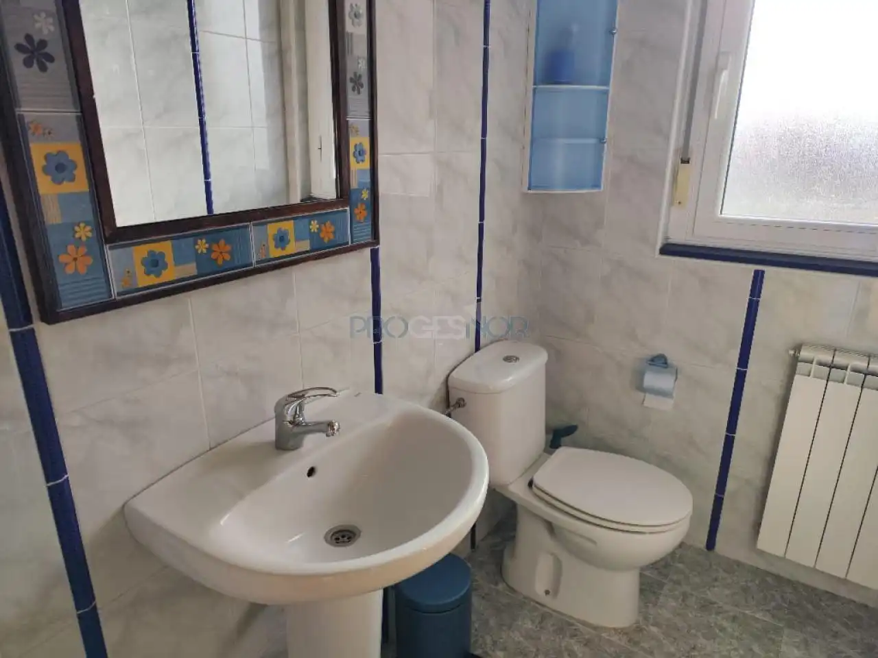 Bany de Casa adosada en venda en Valdefresno amb Calefacció, Jardí privat i Parquet