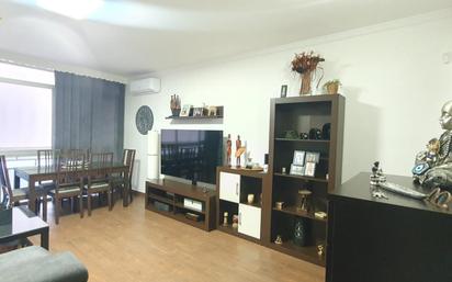 Living room of Flat for sale in Estepona  with Air Conditioner, Terrace and Storage room