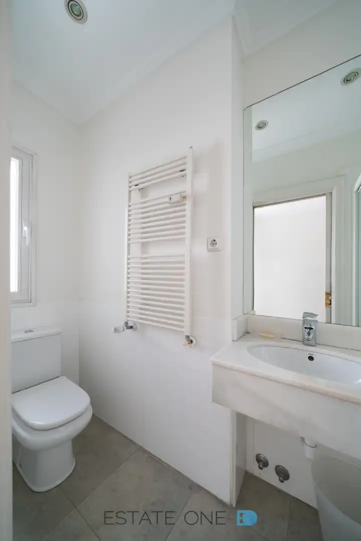 Baño de Ático de alquiler en Madrid con Aire acondicionado, Calefacción y Terraza