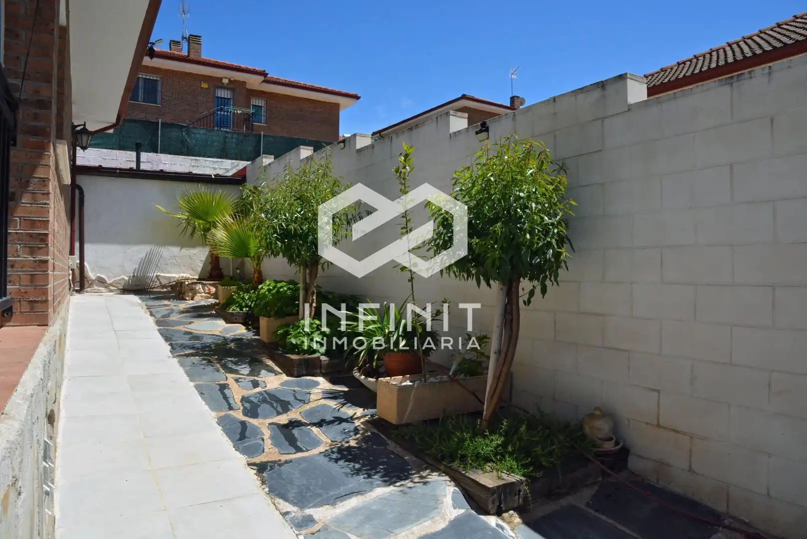 Exterior view of Houses for sale in Yebes  with Air Conditioner, Heating and Private garden