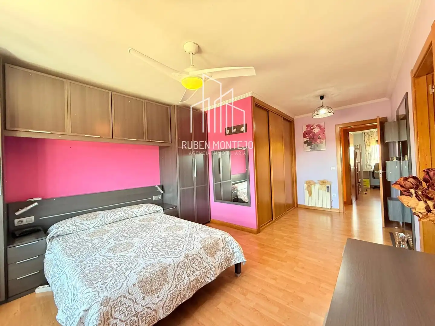 Habitación de Casa adosada en venta en Galindo y Perahuy con Calefacción, Jardín privado y Terraza