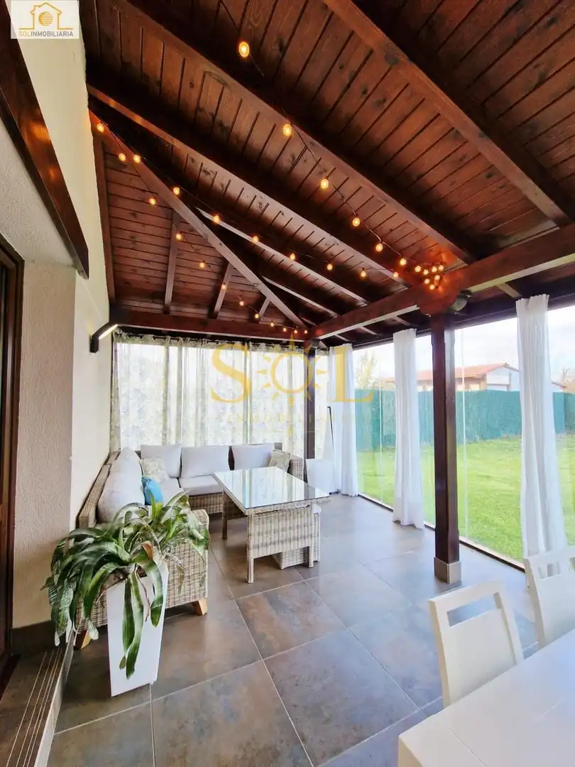 Terraza de Casa o chalet en venta en Villaquilambre con Calefacción, Jardín privado y Parquet