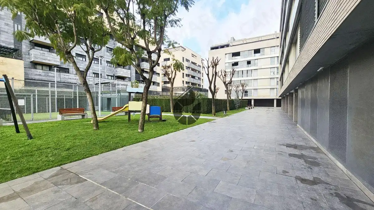 Vista exterior de Piso en venta en Mairena del Aljarafe con Aire acondicionado, Trastero y Piscina comunitaria
