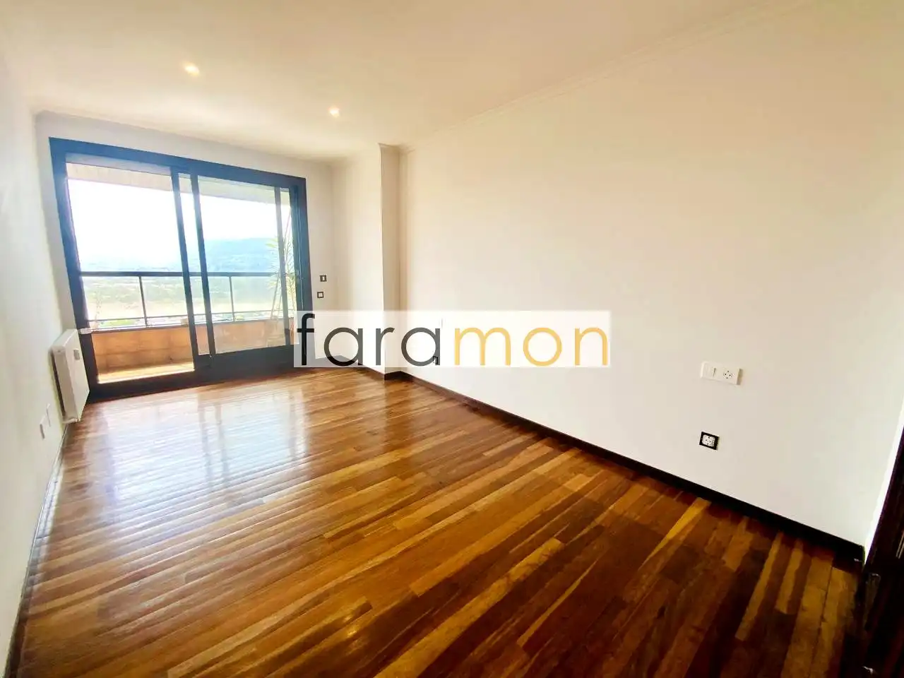 Bedroom of Flat for rent in Vigo   with Air Conditioner, Heating and Terrace
