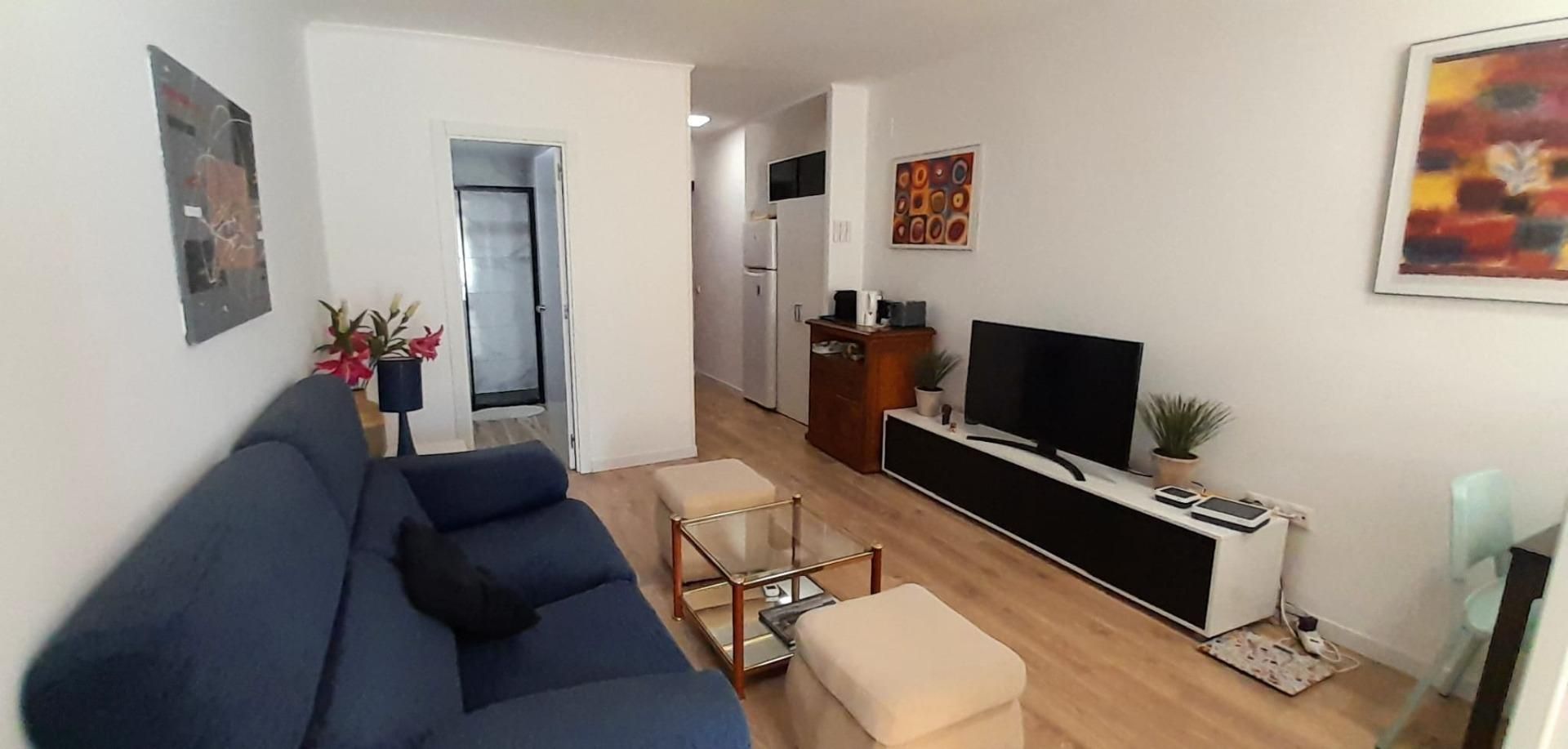 Sala d'estar de Estudi de lloguer en Torremolinos amb Aire condicionat, Jardí privat i Traster