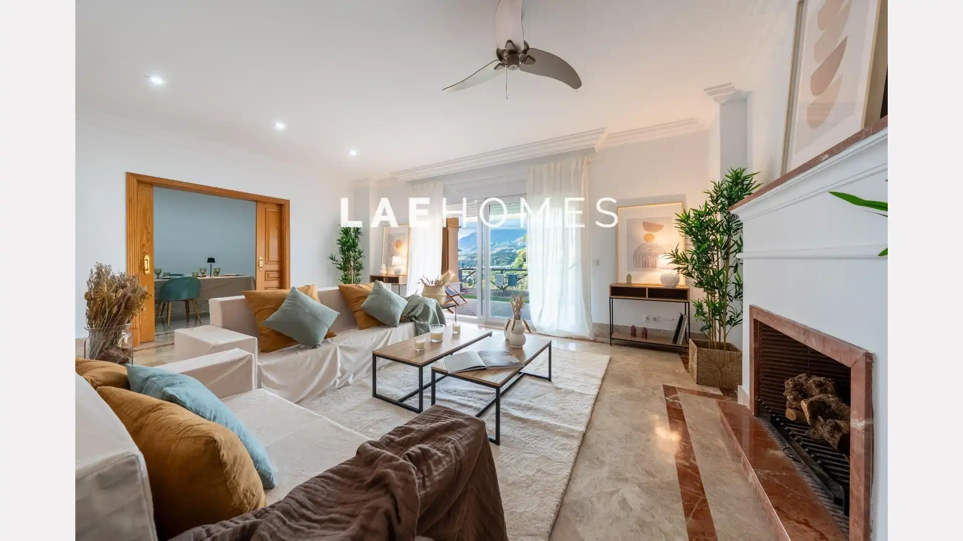 Sala d'estar de Casa adosada en venda en Marbella amb Aire condicionat, Calefacció i Terrassa
