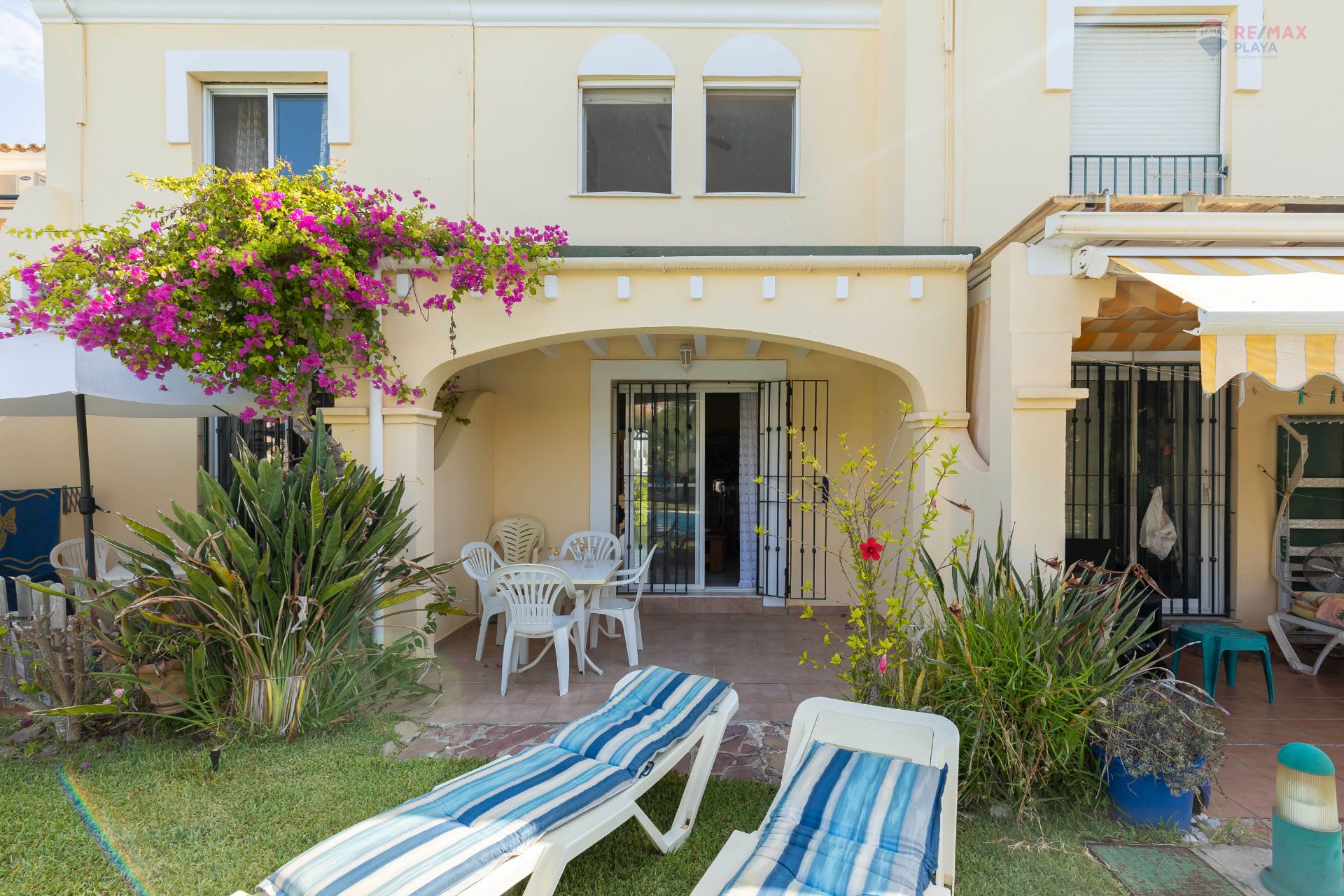 Jardín de Casa adosada en venta en Vera con Terraza, Amueblado y Piscina comunitaria