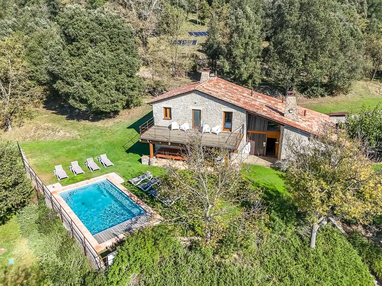 Garden of Country homes for sale in Montagut i Oix  with Private garden, Terrace and Swimming Pool