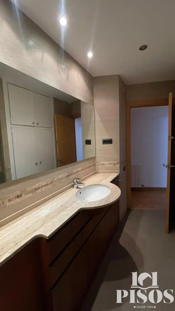 Baño de Piso de alquiler en Sant Cugat del Vallès con Calefacción, Parquet y Terraza