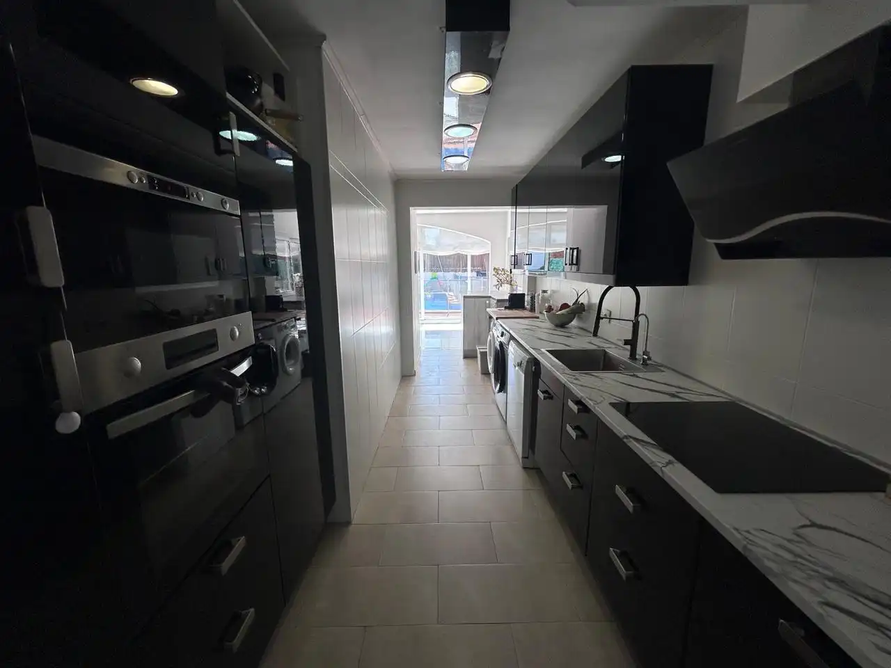 Cocina de Casa adosada en venta en Castelldefels con Aire acondicionado, Trastero y Piscina