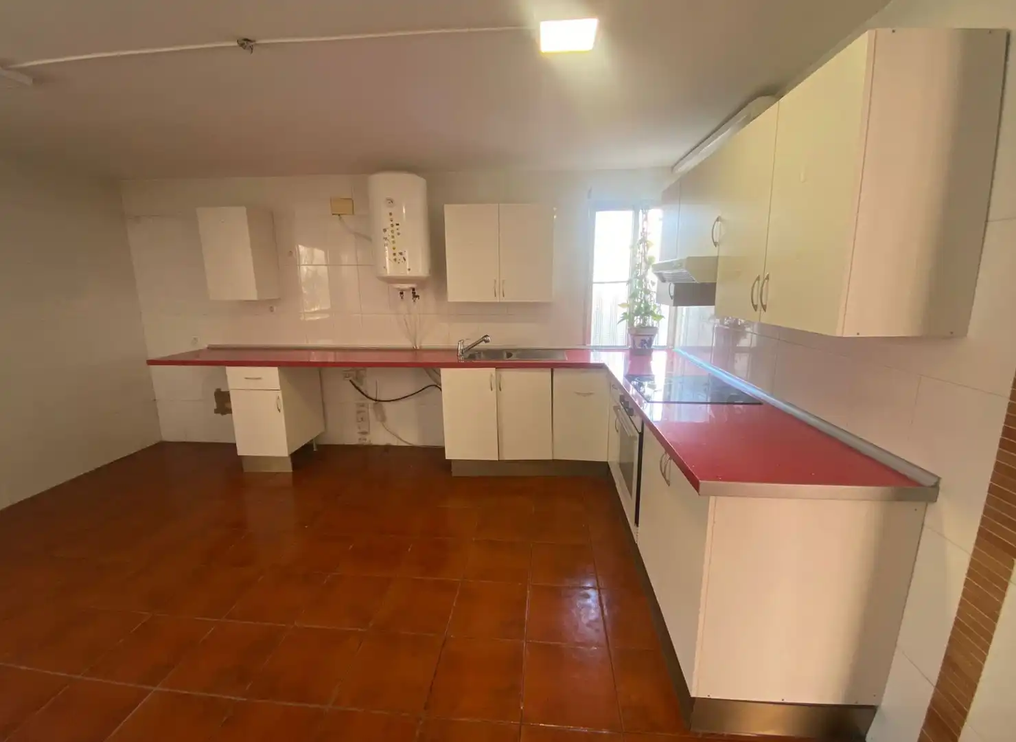 Cuina de Casa o xalet en venda en Casarrubios del Monte amb Jardí privat, Piscina i Moblat