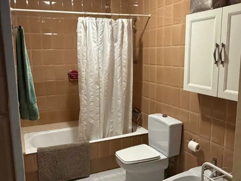 Bathroom of Flat for sale in Nucli Urbà  