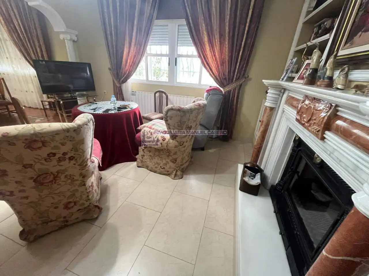 Sala d'estar de Casa o xalet en venda en Cáceres amb Calefacció, Jardí privat i Terrassa