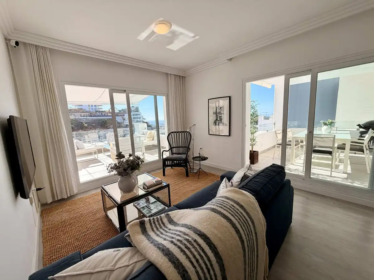 Sala de estar de Piso en venta en Benahavís con Aire acondicionado y Terraza