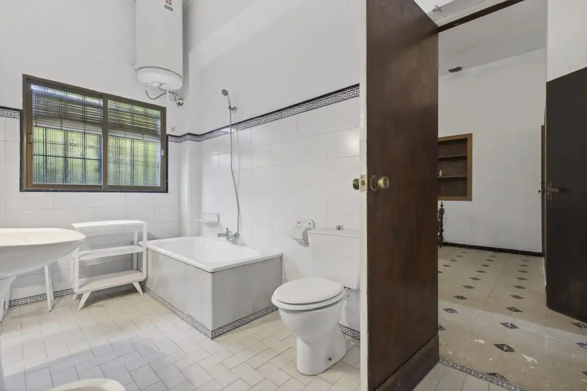 Badezimmer von Country house zum Verkauf in Lora del Río mit Heizung, Privatgarten und Terrasse
