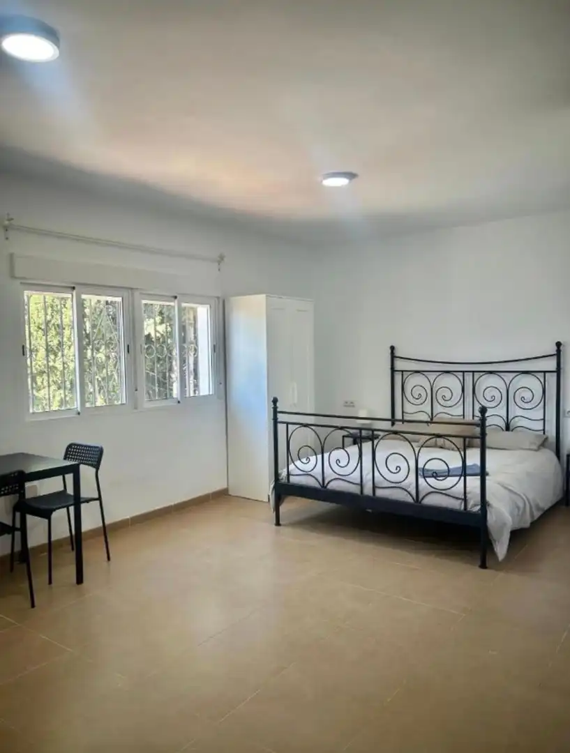 Habitación de Edificio en venta en Málaga