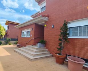 Vista exterior de Casa o xalet en venda en Reus amb Aire condicionat, Calefacció i Jardí privat