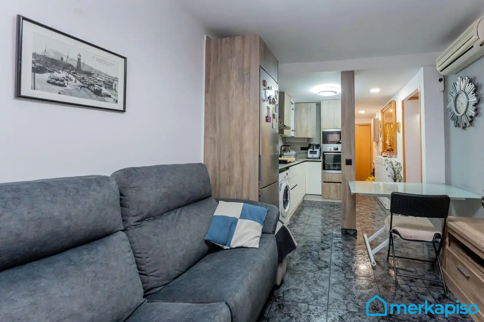 Sala d'estar de Pis en venda en L'Hospitalet de Llobregat amb Aire condicionat i Calefacció