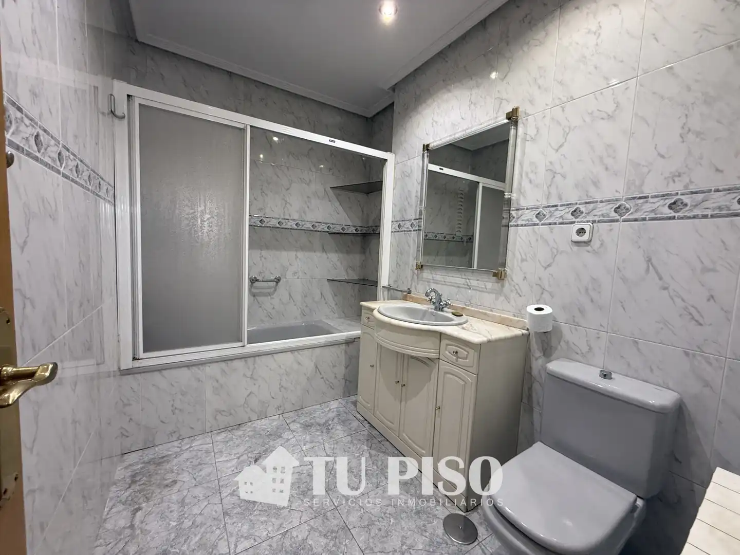 Baño de Piso en venta en Madrid con Aire acondicionado, Calefacción y Balcón