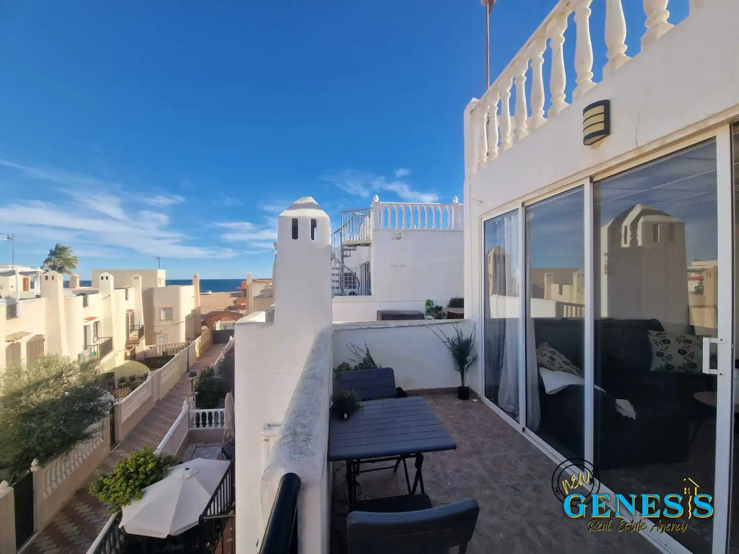 Vista exterior de Casa adosada en venda en Torrevieja amb Aire condicionat, Terrassa i Traster