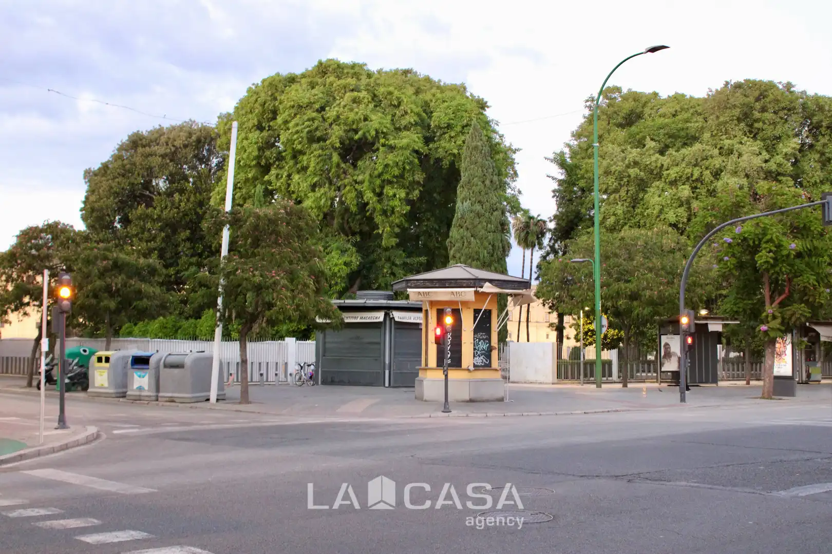 Exterior view of Flat for sale in Casco Antiguo