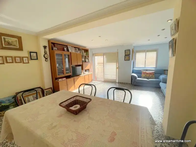 Vista exterior de Piso en venta en Valencia con Amueblado, Horno y Lavadora