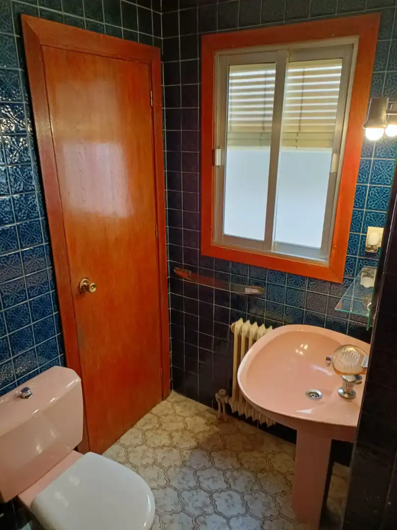 Baño de Piso de alquiler en Granada con Calefacción, Terraza y Amueblado