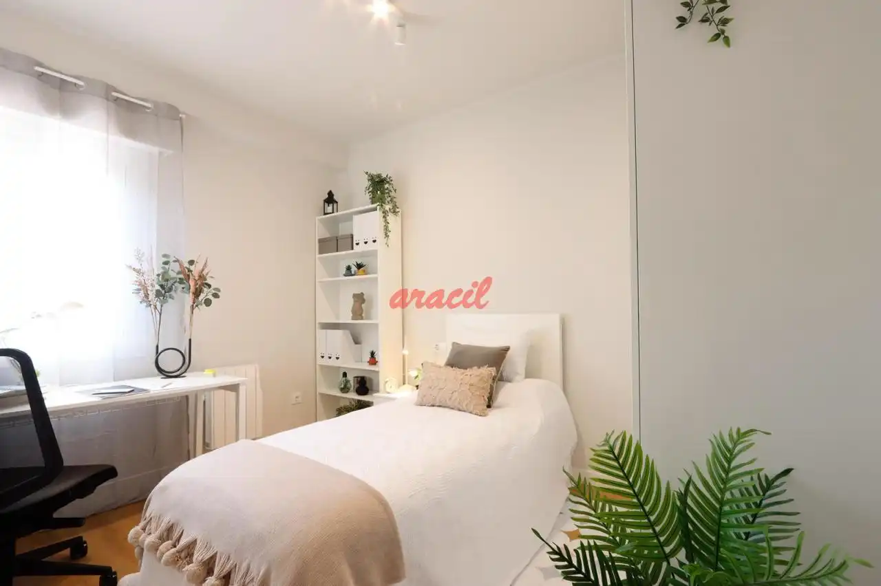 Habitación de Piso de alquiler en Ourense Capital  con Calefacción y Amueblado