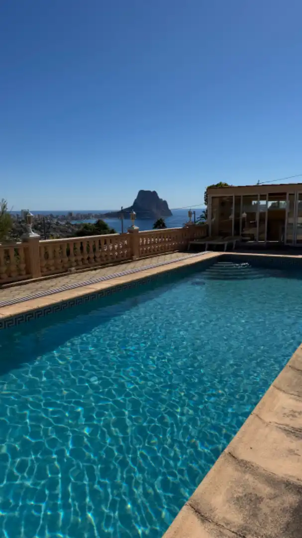 Villa con piscina in vendita a Partida Maryvilla