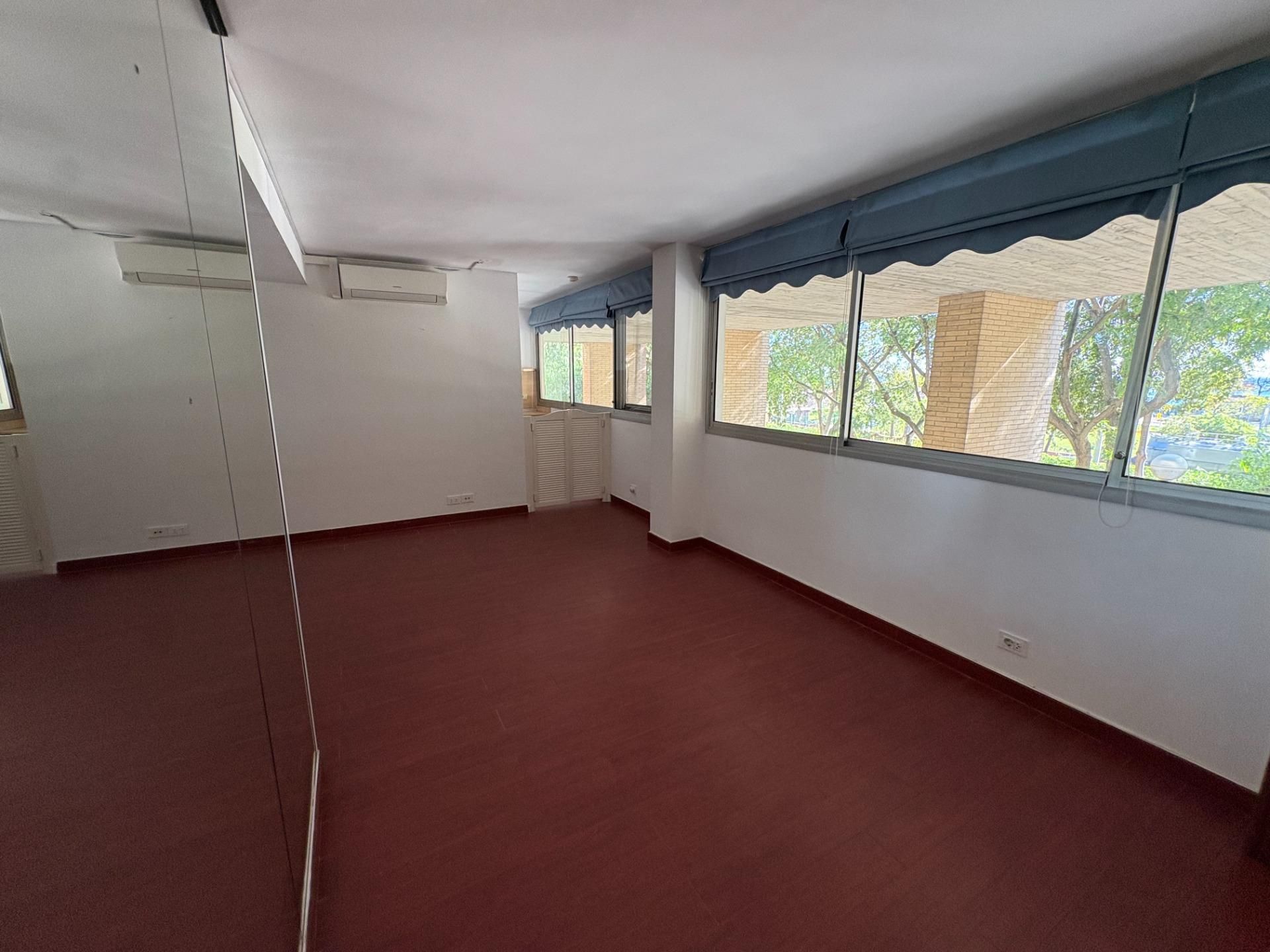 Habitación de Piso en venta en  Barcelona Capital con Aire acondicionado, Calefacción y Jardín privado