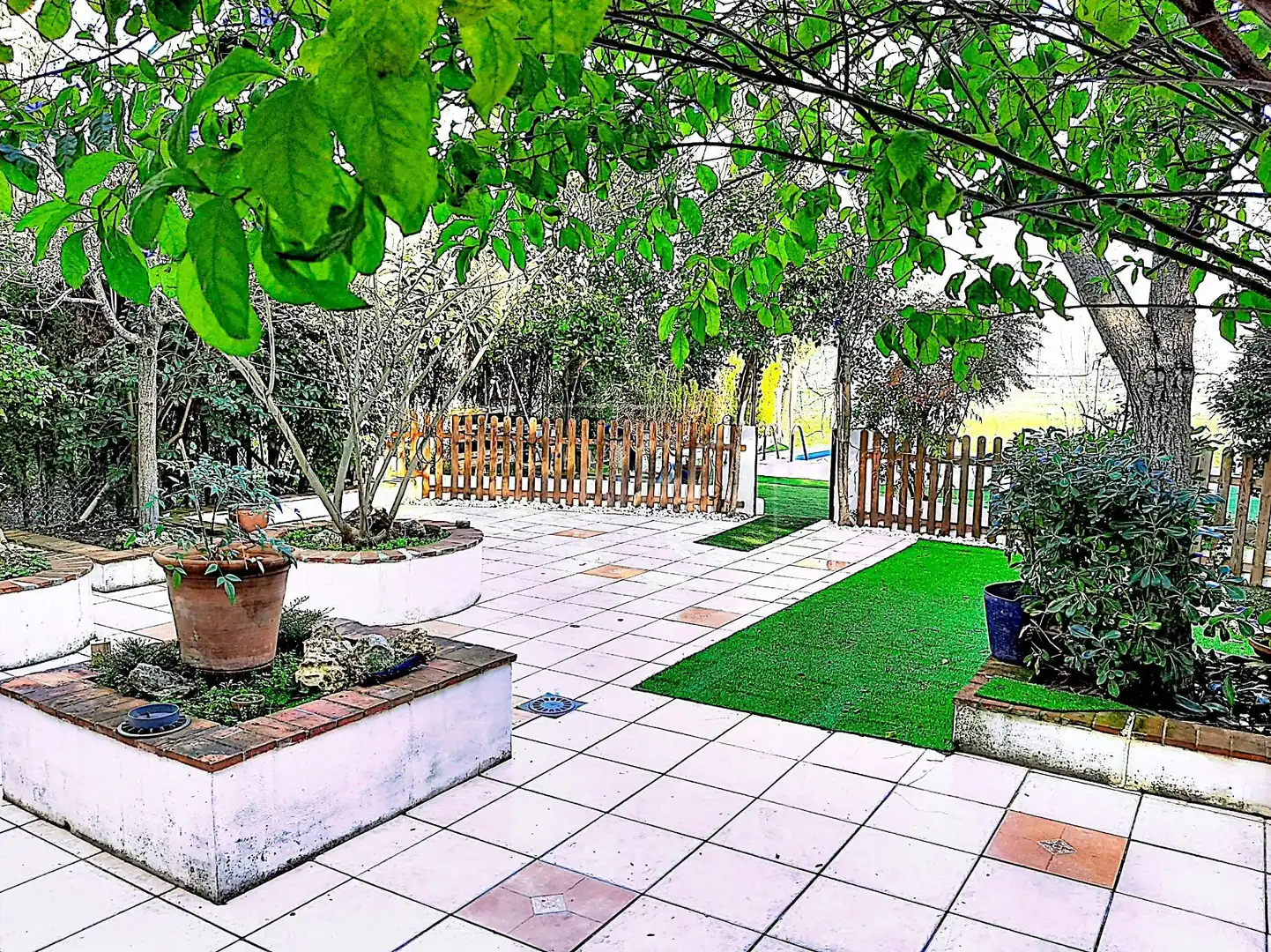 Terraza de Casa o chalet en venta en Cúllar Vega con Aire acondicionado, Calefacción y Jardín privado