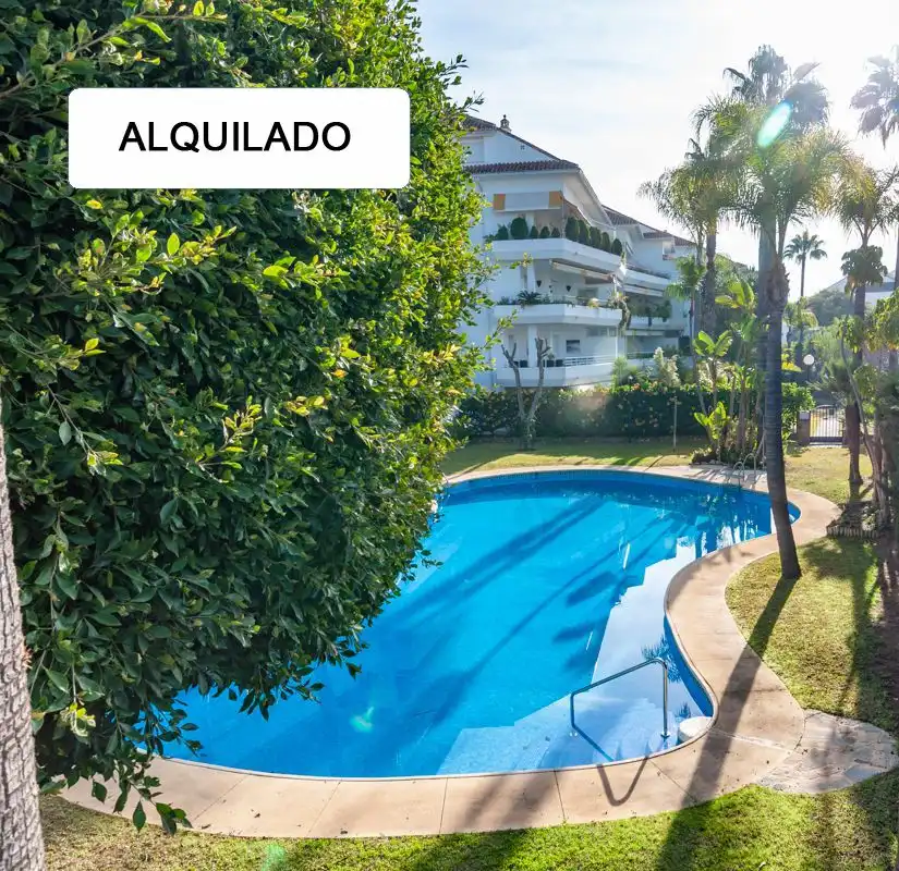 Vista exterior de Pis en venda en Marbella amb Calefacció, Terrassa i Piscina comunitària