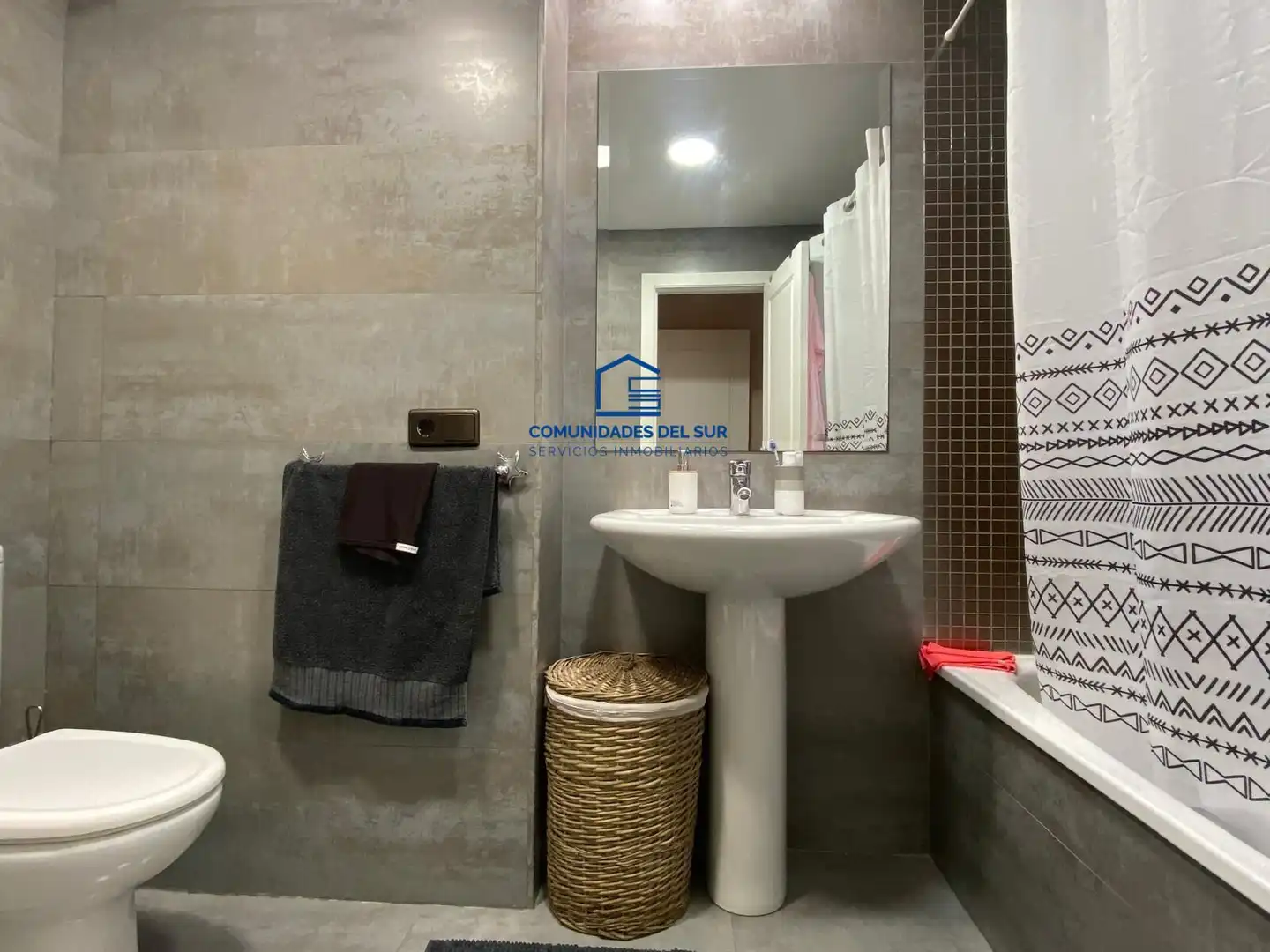 Bany de Apartament de lloguer en Cádiz amb Terrassa i Moblat