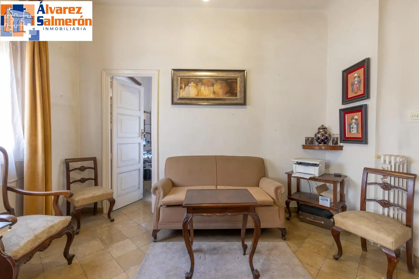 Sala d'estar de Pis en venda en Granada amb Calefacció