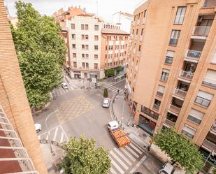 Vista exterior de Pis en venda en  Huesca Capital amb Terrassa