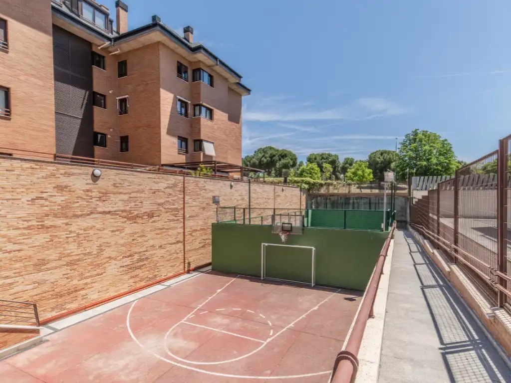 Dúplex de lloguer a Avenida Principe de Asturias, Zona Monte El Pilar
