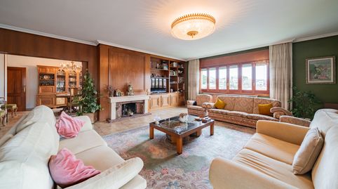 Se presenta este magnífico chalet independiente con unas vistas espectaculares, situado en El Molar, Madrid. Distribuido en 2 plan