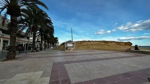 Vista exterior de Local en venta en El Campello con Terraza
