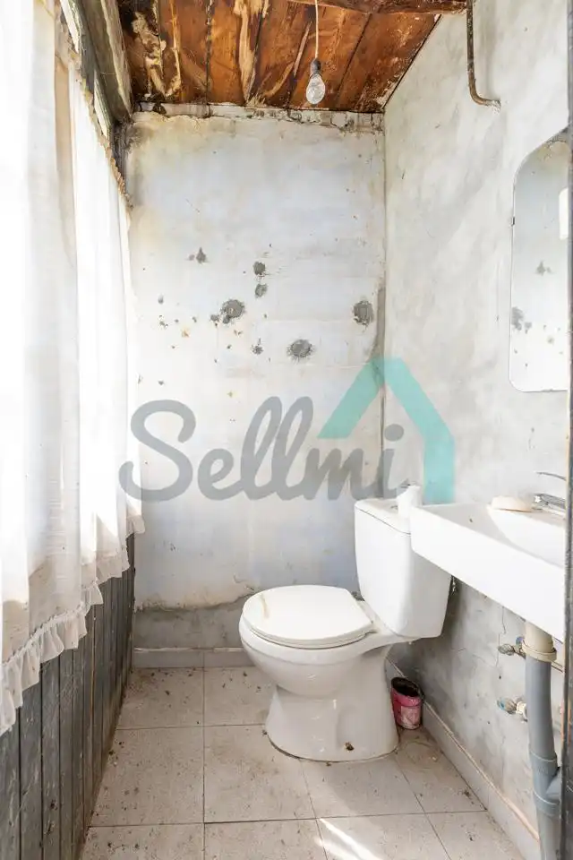 Badezimmer von Einfamilien-Reihenhaus zum Verkauf in Quirós mit Privatgarten und Terrasse