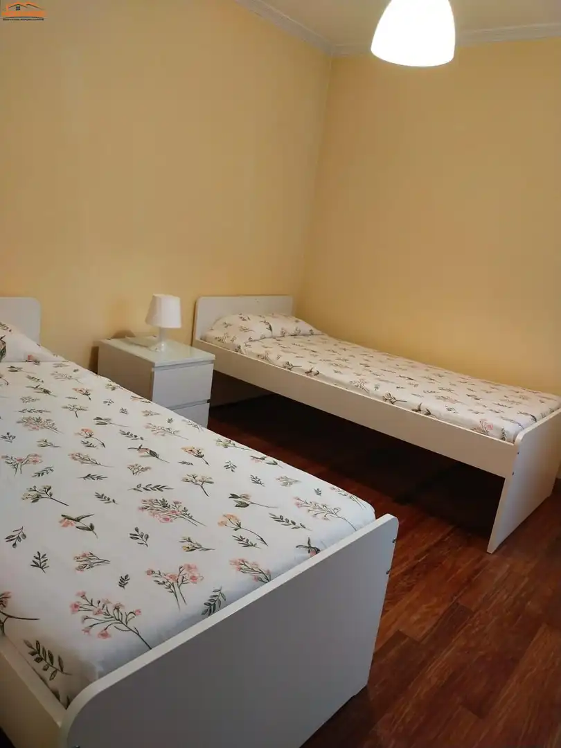 Habitación de Piso de alquiler en Vigo  con Calefacción y Amueblado