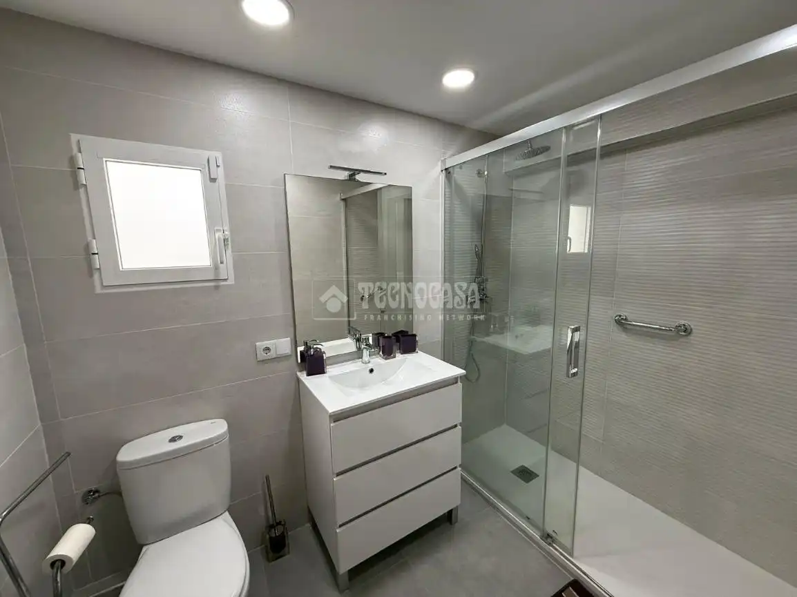 Bathroom of Flat for sale in Valencia  with Air Conditioner