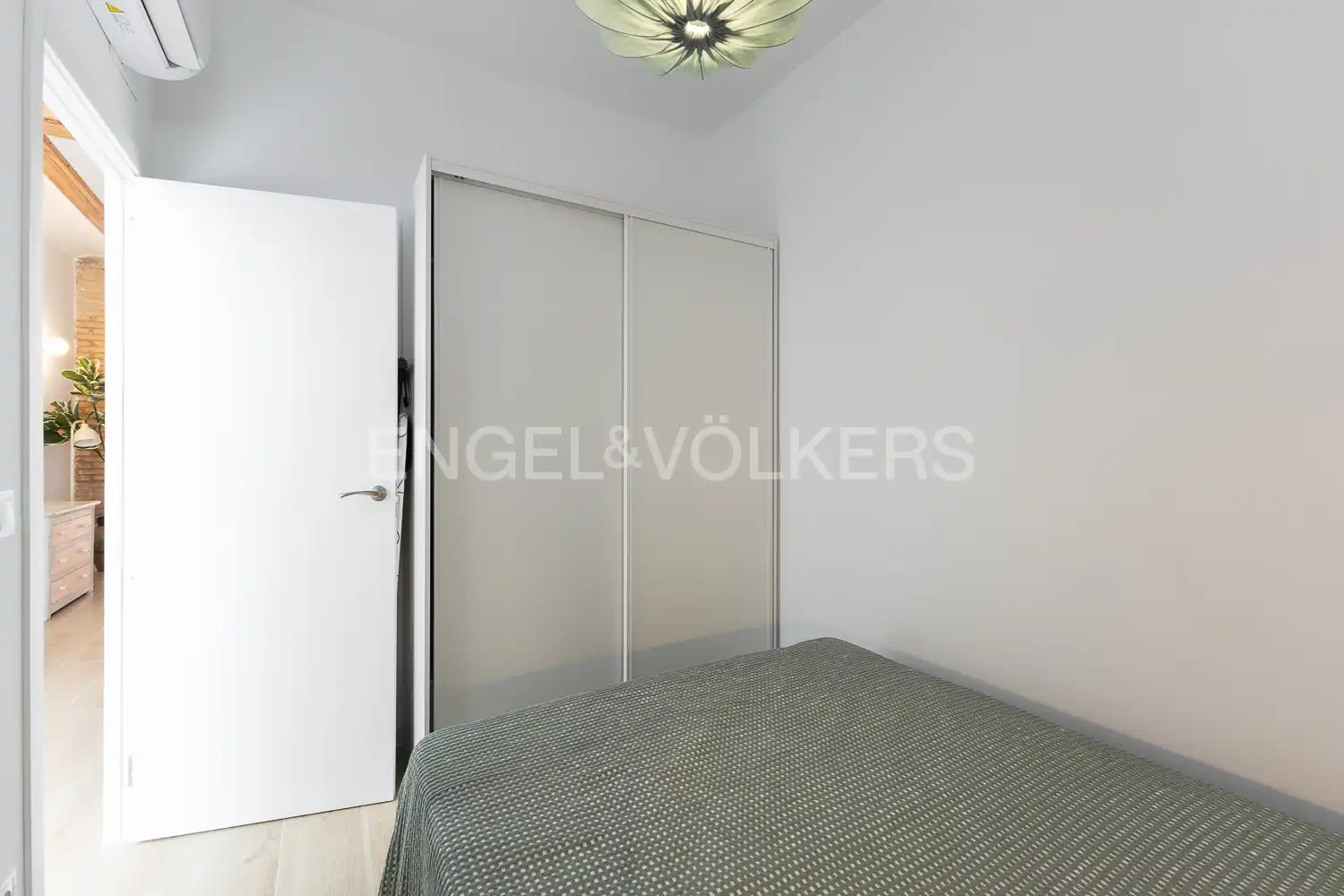 Dormitori de Pis de lloguer en Valencia amb Aire condicionat, Calefacció i Parquet