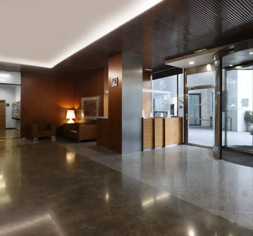 Oficina de lloguer a Pobles de l'Oest