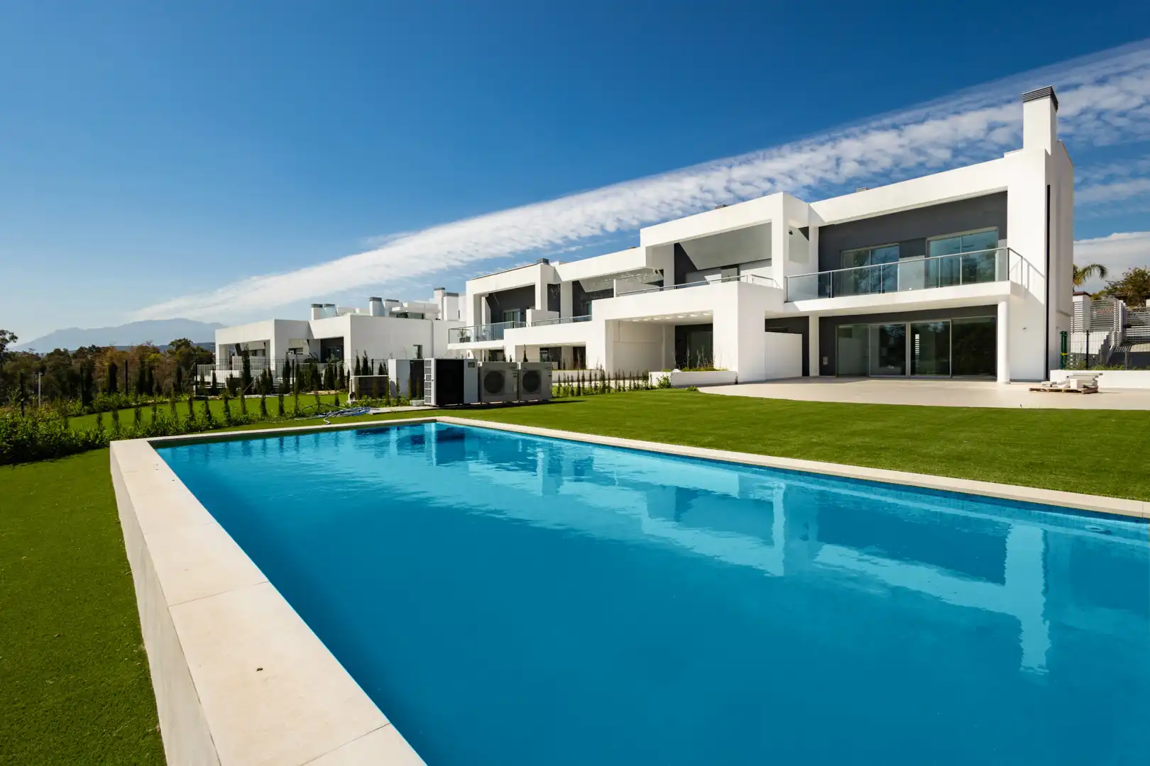 Swimming pool of Detached homes for sale in Marbella  with Air Conditioner, Private garden and Terrace