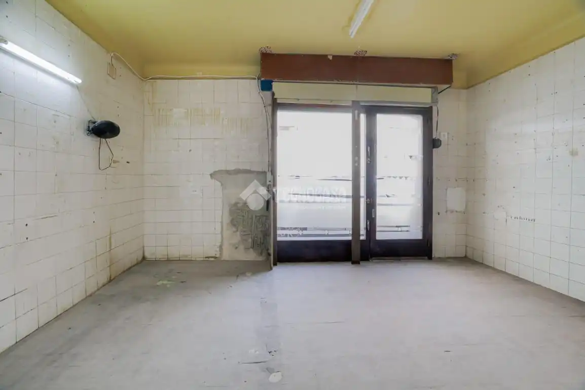 Local en venta en Badalona